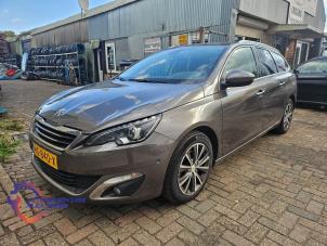 Używane Zderzak przedni Peugeot 308 SW (L4/L9/LC/LJ/LR) 1.2 12V e-THP PureTech 130 Cena € 650,00 Procedura marży oferowane przez Alexander Autodemontage