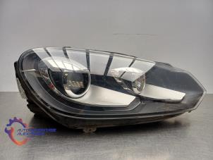 Używane Reflektor prawy Volkswagen Golf VI (5K1) 1.6 TDI 16V Cena € 400,00 Z VAT oferowane przez Alexander Autodemontage