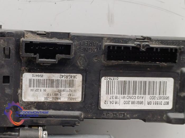 Motor, dörrfönster från en Renault Megane III Grandtour (KZ) 1.4 16V TCe 130 2010