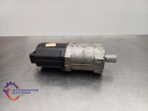 Gebruikte Servo Elektrisch Mercedes E (W213) E-220d 2.0 Turbo 16V Prijs op aanvraag aangeboden door Alexander Autodemontage