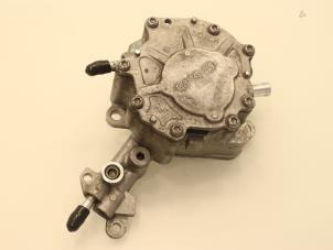 Gebruikte Brandstofpomp Mechanisch Volkswagen Sharan (7M8/M9/M6) 2.0 TDI Prijs € 60,50 Inclusief btw aangeboden door Brus Motors BV