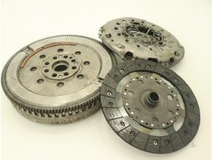 Gebruikte Dubbele massa vliegwiel Nissan X-Trail (T32) 1.6 Energy dCi All Mode Prijs € 302,50 Inclusief btw aangeboden door Brus Motors BV