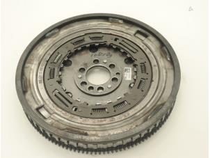 Begagnade Tvåmassesvänghjul Renault Captur (2R) 1.2 TCE 16V EDC Pris € 242,00 Inklusive moms erbjuds av Brus Motors BV