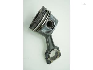 Używane Korbowód Mercedes Sprinter 4/5t (904/905) 412 D 4x4 Cena € 90,75 Z VAT oferowane przez Brus Motors BV