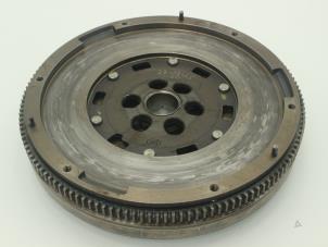 Begagnade Tvåmassesvänghjul Volkswagen Multivan T5 (7E/7HC/7HF/7HM) 2.0 TDI 16V BlueMotion Pris € 242,00 Inklusive moms erbjuds av Brus Motors BV