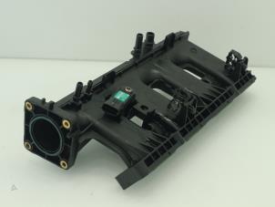 Gebruikte Inlaatspruitstuk Renault Clio IV (5R) 1.2 TCE 16V GT EDC Prijs € 90,75 Inclusief btw aangeboden door Brus Motors BV