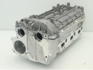 Begagnade Topplock Mercedes E (VF211) 3.0 E-280 CDI 24V Pris € 484,00 Inklusive moms erbjuds av Brus Motors BV