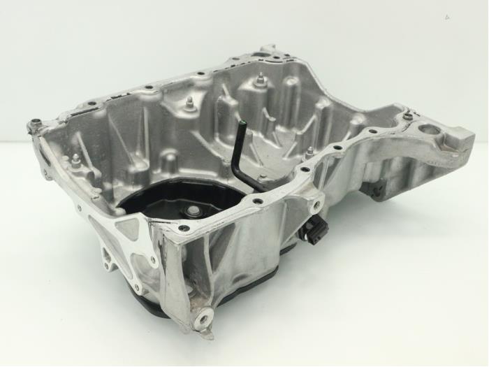 Oljetråg från en Nissan Qashqai (J11) 1.6 dCi All Mode 4x4-i 2016