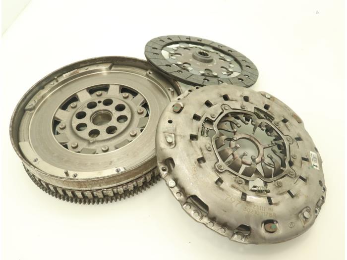 Dubbele massa vliegwiel van een Nissan Qashqai (J11) 1.6 dCi 2016