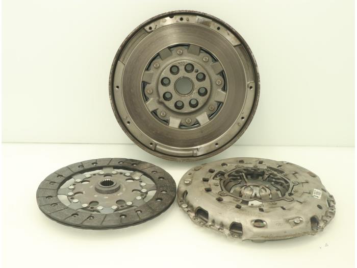 Dubbele massa vliegwiel van een Nissan Qashqai (J11) 1.6 dCi 2016