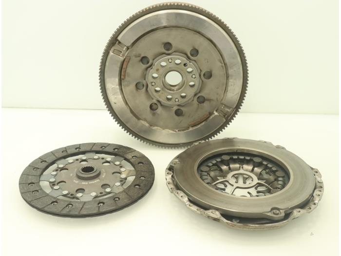 Dubbele massa vliegwiel van een Nissan Qashqai (J11) 1.6 dCi 2016