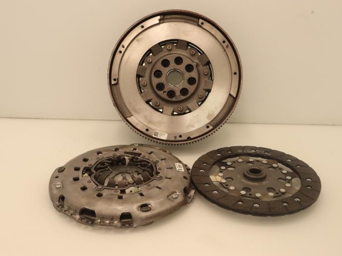 Dubbele massa vliegwiel van een Nissan Qashqai (J11) 1.6 dCi 2015