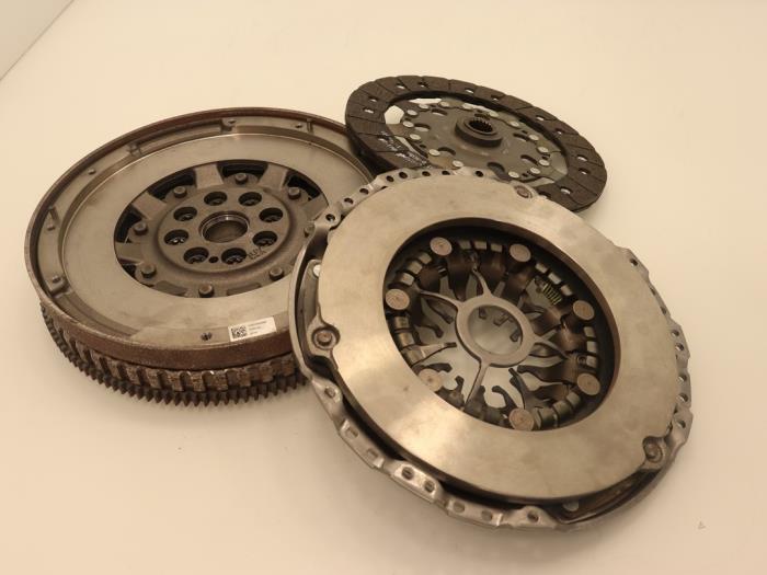Dubbele massa vliegwiel van een Nissan Qashqai (J11) 1.6 dCi 2015