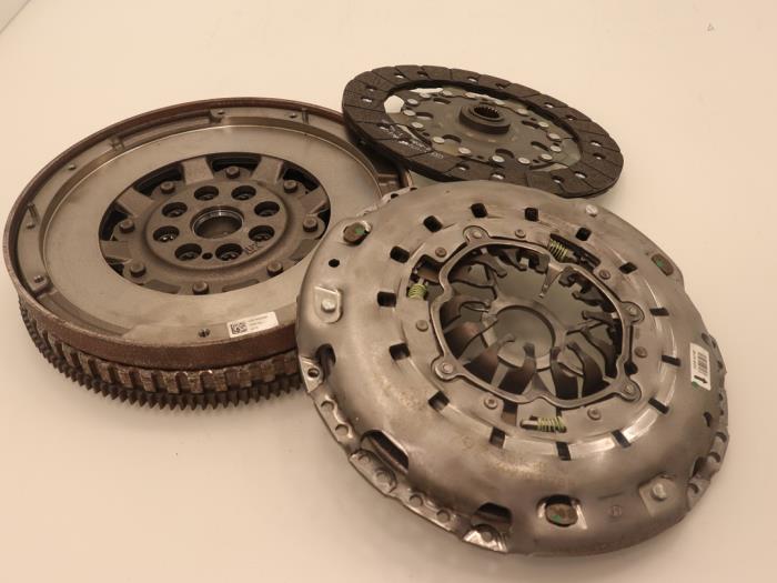 Dubbele massa vliegwiel van een Nissan Qashqai (J11) 1.6 dCi 2015