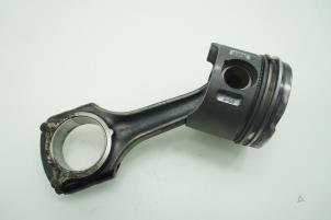 Używane Korbowód Mercedes Sprinter 2t (901/902) 208 CDI 16V Cena € 90,75 Z VAT oferowane przez Brus Motors BV