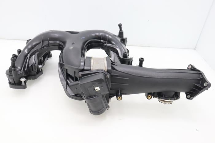 Insugsrör från en Audi Q7 (4LB) 3.0 TDI V6 24V 2013