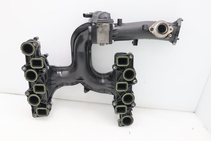 Insugsrör från en Audi Q7 (4LB) 3.0 TDI V6 24V 2013