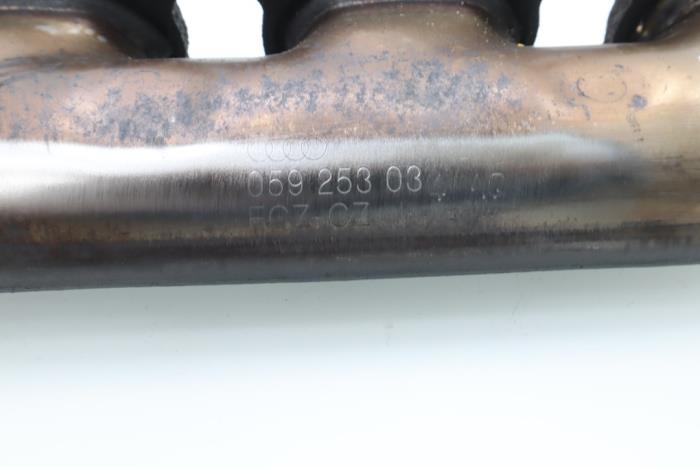 Uitlaatspruitstuk van een Audi Q7 (4LB) 3.0 TDI V6 24V Clean Diesel 2013