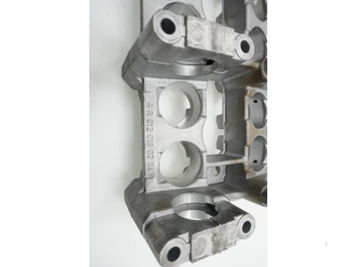 Kamaxelhus från en Mercedes-Benz ML I (163) 2.7 270 CDI 20V 2002