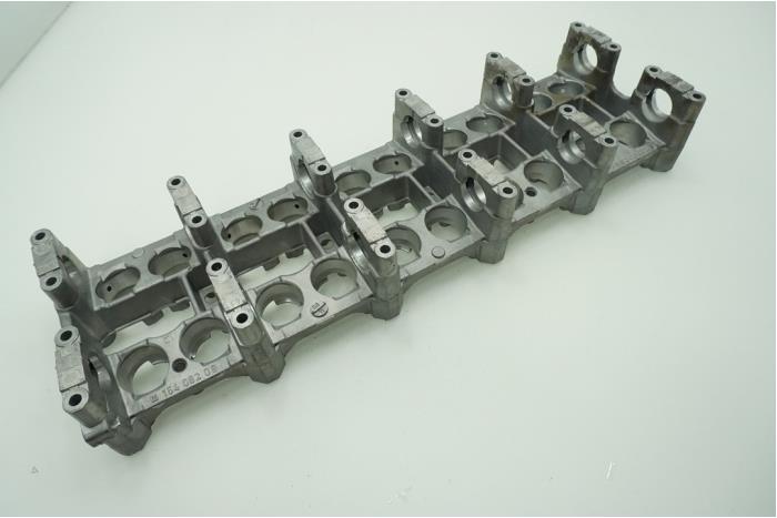 Kamaxelhus från en Mercedes-Benz ML I (163) 2.7 270 CDI 20V 2002