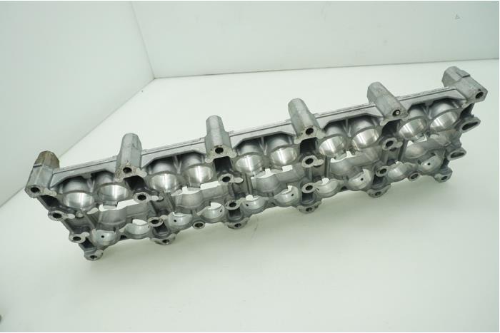 Kamaxelhus från en Mercedes-Benz ML I (163) 2.7 270 CDI 20V 2002