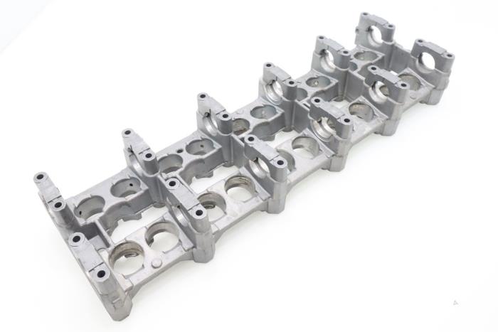 Kamaxelhus från en Mercedes-Benz G (463) G 270 CDI 20V 2007