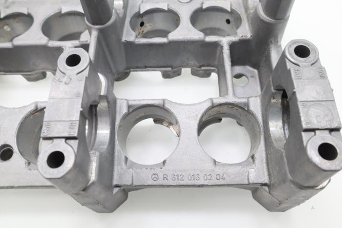 Kamaxelhus från en Mercedes-Benz G (463) G 270 CDI 20V 2007