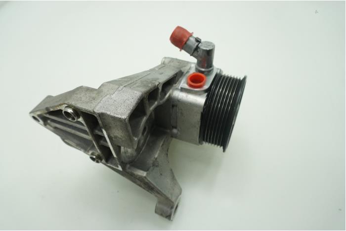 Stuurbekrachtiging Pomp van een Iveco New Daily V 29L15V, 35C15LV, 40C15L, 50C15LV 2012