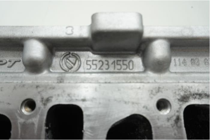 Topplock från en Vauxhall Combo Mk.III (D) 1.3 CDTI 16V 2014