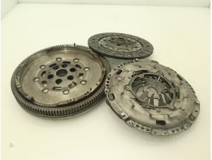 Begagnade Kopplingssats (komplett) Volkswagen Transporter T6 2.0 TDI Pris € 302,50 Inklusive moms erbjuds av Brus Motors BV