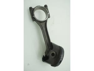 Gebruikte Drijfstang Audi A6 (C8) 2.0 30 TDI Mild hybrid Prijs € 90,75 Inclusief btw aangeboden door Brus Motors BV