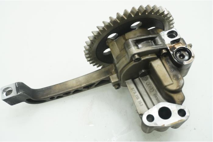 Oliepomp van een Volkswagen Transporter/Caravelle T5 2.5 TDi PF 2009