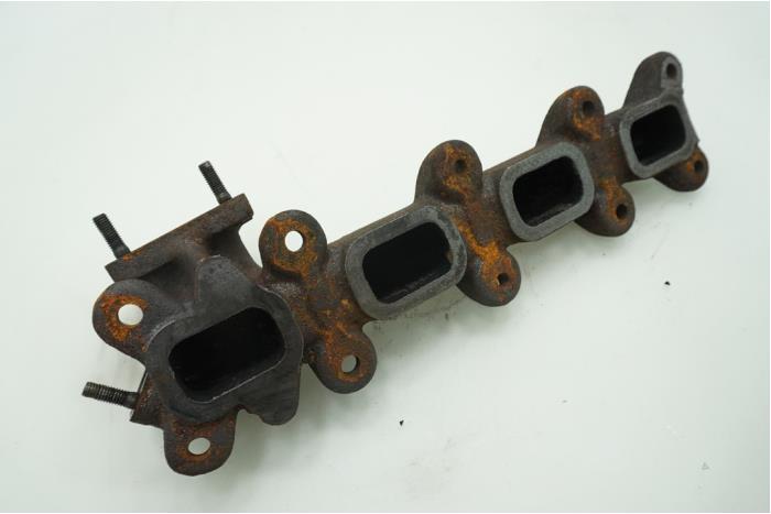 Uitlaatspruitstuk van een Iveco New Daily VI 33S15, 35C15, 35S15 2016