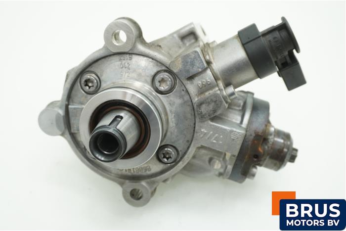 High pressure pump from a Mercedes-Benz Vito (447.6) 2.0 116 CDI 16V 2023