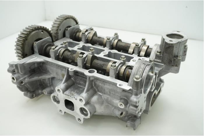 Cilinderkop van een Ford Focus 3 1.0 Ti-VCT EcoBoost 12V 125 2015