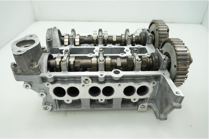 Cilinderkop van een Ford Focus 3 1.0 Ti-VCT EcoBoost 12V 125 2015