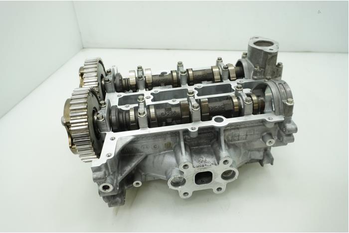 Cilinderkop van een Ford Focus 3 1.0 Ti-VCT EcoBoost 12V 125 2015