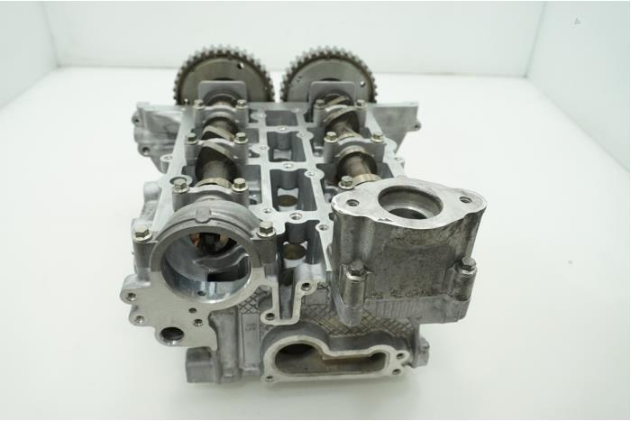 Cilinderkop van een Ford Focus 3 1.0 Ti-VCT EcoBoost 12V 125 2015