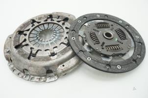 Używane Zestaw sprzegla (kompletny) Ford Fusion 1.6 16V Cena € 90,75 Z VAT oferowane przez Brus Motors BV