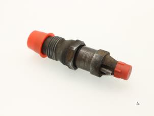 Gebruikte Verstuiver (diesel) Volkswagen Transporter/Caravelle T4 2.4 D Prijs € 60,50 Inclusief btw aangeboden door Brus Motors BV