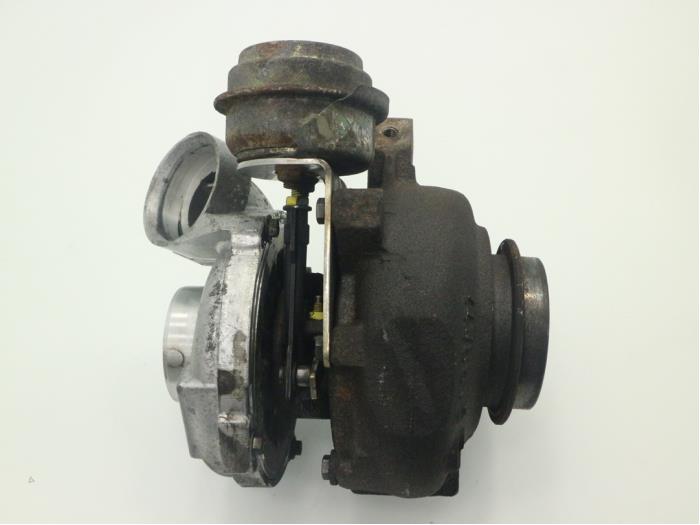 Turbo från en Mercedes-Benz E Combi (S210) 2.7 E-270 CDI 20V 2004