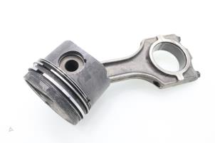 Używane Korbowód Opel Omega 2.5 TD Cena € 90,75 Z VAT oferowane przez Brus Motors BV