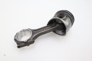 Begagnade Vevstake Hyundai H-100 2.5 Turbo Diesel Pris € 90,75 Inklusive moms erbjuds av Brus Motors BV