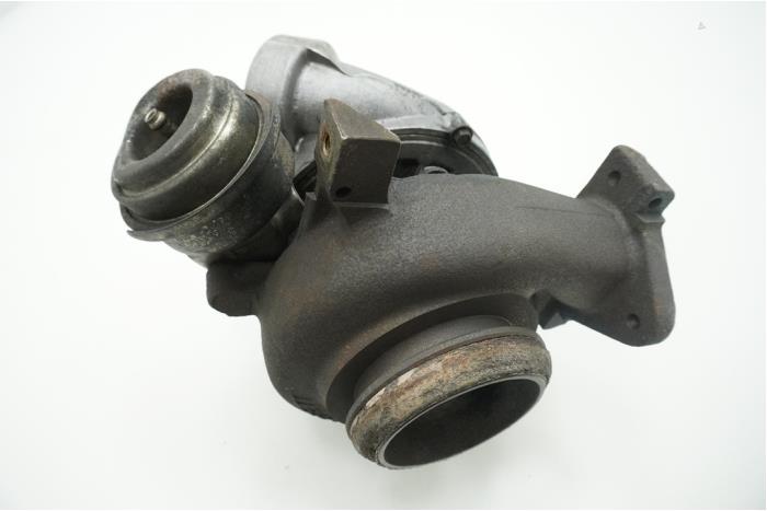 Turbo från en Mercedes-Benz CLK (C209) 2.7 270 CDI 20V 2005