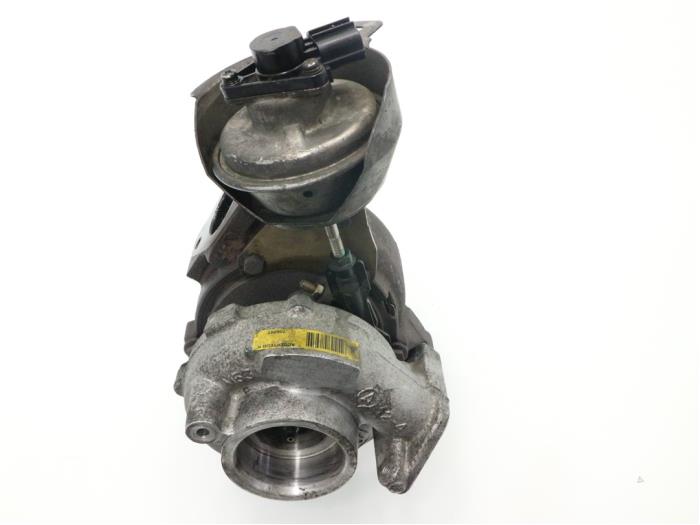 Turbo van een Citroën C5 II Berline (RC) 2.0 HDiF 16V 2007