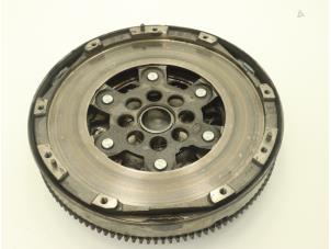 Używane Dwumasowe kolo zamachowe Opel Corsa D 1.3 CDTi 16V ecoFLEX Cena € 242,00 Z VAT oferowane przez Brus Motors BV