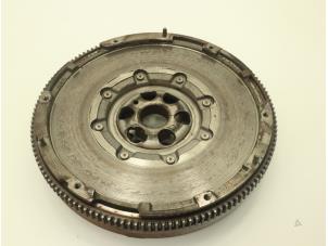 Begagnade Tvåmassesvänghjul Volkswagen Passat Variant (3C5) 2.0 TDI 16V 140 Pris € 242,00 Inklusive moms erbjuds av Brus Motors BV