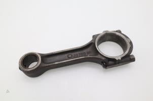 Begagnade Vevstake Hyundai H-100 2.5 Diesel Pris € 90,75 Inklusive moms erbjuds av Brus Motors BV