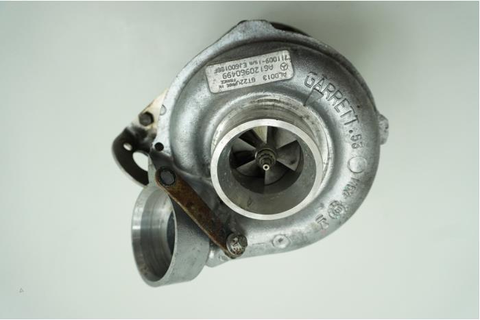 Turbo från en Mercedes-Benz C (W203) 2.7 C-270 CDI 20V 2003