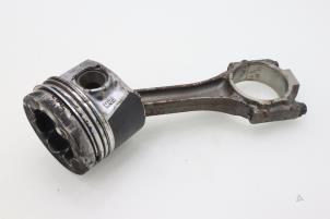 Gebruikte Drijfstang Volkswagen Golf VII (AUA) 1.6 TDI 16V Prijs € 90,75 Inclusief btw aangeboden door Brus Motors BV